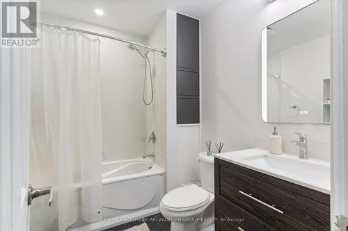 Mf - 149 Septonne Avenue, Newmarket, ON - Indoor Photo Showing Bathroom