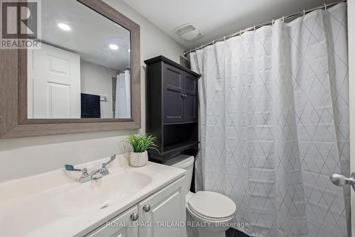 45 Masefield Crescent, London, ON - Indoor Photo Showing Bathroom