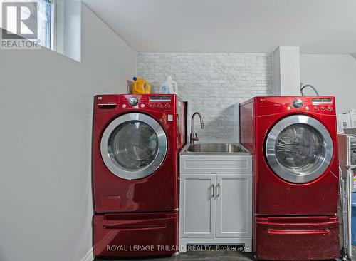 45 Masefield Crescent, London, ON - Indoor Photo Showing Laundry Room