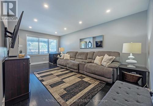 45 Masefield Crescent, London, ON - Indoor Photo Showing Living Room