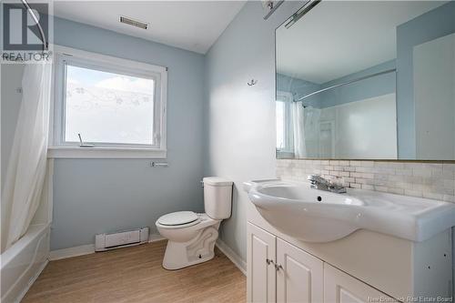 257-259 West, Moncton, NB - Indoor Photo Showing Bathroom