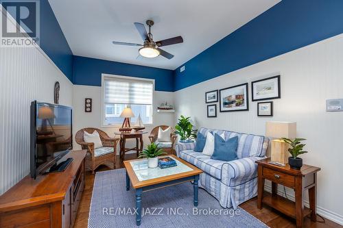 1 - 345 Lakebreeze Drive, Clarington (Newcastle), ON - Indoor Photo Showing Living Room