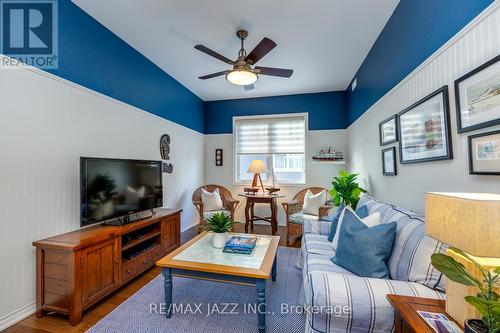 1 - 345 Lakebreeze Drive, Clarington (Newcastle), ON - Indoor Photo Showing Living Room