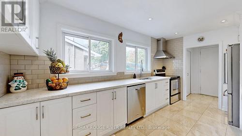 112 Billington Crescent, Toronto, ON - Indoor Photo Showing Kitchen