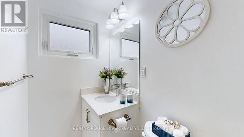 112 Billington Crescent, Toronto, ON - Indoor Photo Showing Bathroom