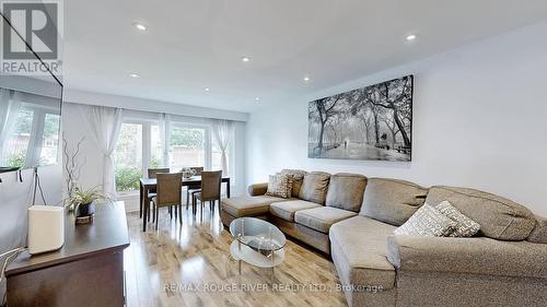 112 Billington Crescent, Toronto, ON - Indoor Photo Showing Living Room