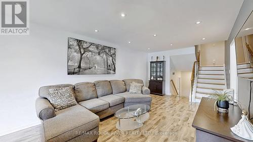 112 Billington Crescent, Toronto, ON - Indoor Photo Showing Living Room