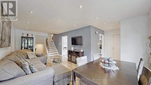 112 Billington Crescent, Toronto, ON - Indoor Photo Showing Living Room