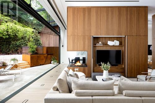 7 Waxwing Place, Toronto, ON - Indoor Photo Showing Living Room