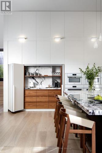 7 Waxwing Place, Toronto, ON - Indoor Photo Showing Kitchen With Upgraded Kitchen