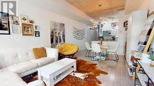 203 - 127 Queen Street E, Toronto, ON - Indoor Photo Showing Living Room