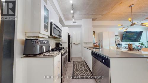 203 - 127 Queen Street E, Toronto, ON - Indoor Photo Showing Kitchen