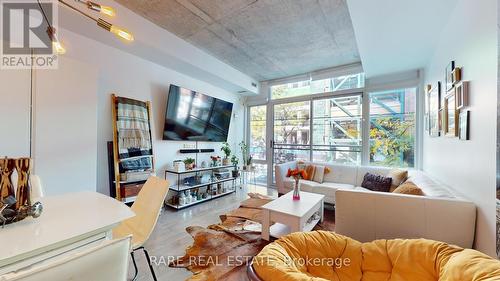 203 - 127 Queen Street E, Toronto, ON - Indoor Photo Showing Living Room