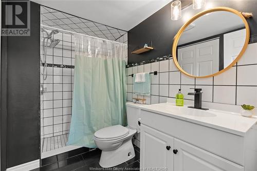 4 Cedar Crescent, Mcgregor, ON - Indoor Photo Showing Bathroom