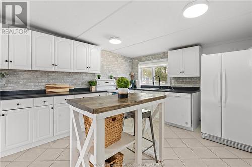 4 Cedar Crescent, Mcgregor, ON - Indoor Photo Showing Kitchen