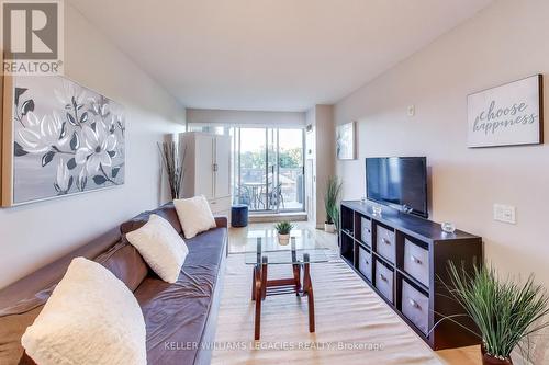 316 - 1050 The Queensway, Toronto, ON - Indoor Photo Showing Living Room