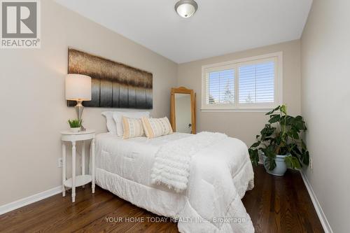 218 Delrex Boulevard, Halton Hills, ON - Indoor Photo Showing Bedroom