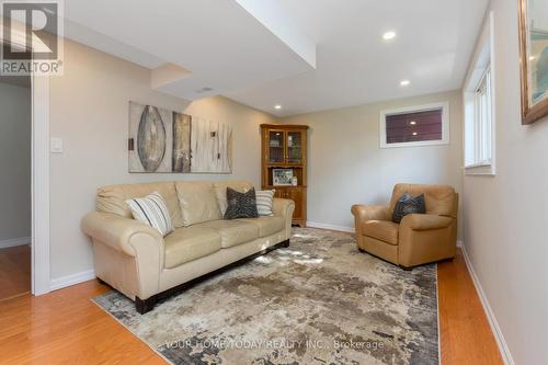 218 Delrex Boulevard, Halton Hills, ON - Indoor Photo Showing Living Room