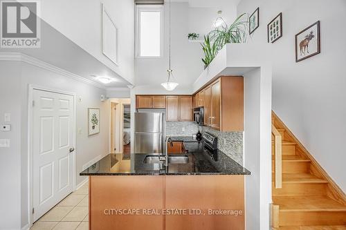 6 - 561 Dundas Street W, Mississauga, ON - Indoor Photo Showing Kitchen