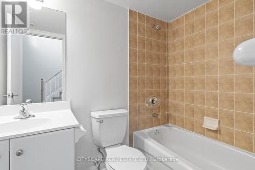 1019 - 18 Laidlaw Street, Toronto, ON - Indoor Photo Showing Bathroom