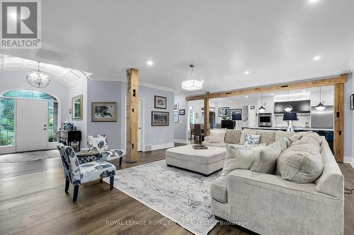 7 Fox Run Drive, Puslinch, ON - Indoor Photo Showing Living Room