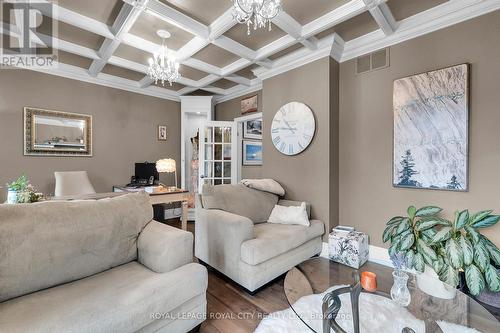 7 Fox Run Drive, Puslinch, ON - Indoor Photo Showing Living Room