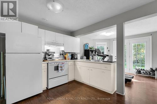 7 Fox Run Drive, Puslinch, ON - Indoor Photo Showing Kitchen With Double Sink