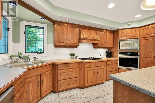 28 Church Street E, Haldimand, ON - Indoor Photo Showing Kitchen With Double Sink