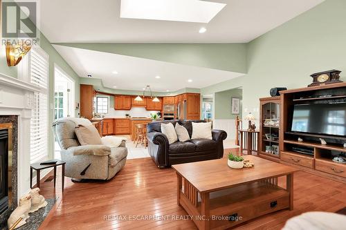 28 Church Street E, Haldimand, ON - Indoor Photo Showing Living Room