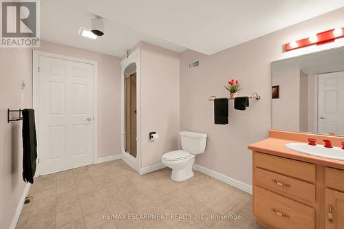 28 Church Street E, Haldimand, ON - Indoor Photo Showing Bathroom