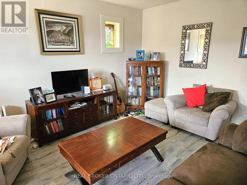 5 - 479 Aberdeen Avenue, Hamilton, ON - Indoor Photo Showing Living Room