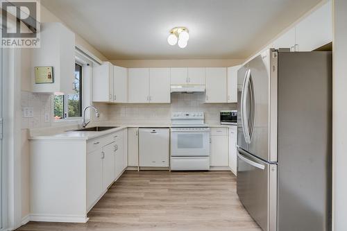 2629 Applegreen Court, West Kelowna, BC - Indoor Photo Showing Kitchen