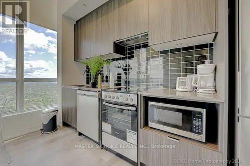 5507 - 395 Bloor Street E, Toronto, ON - Indoor Photo Showing Kitchen