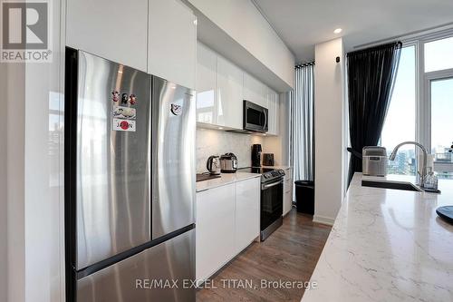 4201 - 357 King Street W, Toronto, ON - Indoor Photo Showing Kitchen