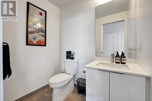 4201 - 357 King Street W, Toronto, ON - Indoor Photo Showing Bathroom