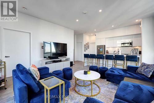 4201 - 357 King Street W, Toronto, ON - Indoor Photo Showing Living Room