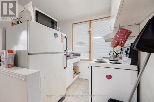 156 Centre Street S, Oshawa, ON - Indoor Photo Showing Laundry Room