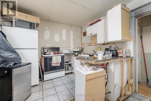 156 Centre Street S, Oshawa, ON - Indoor Photo Showing Kitchen