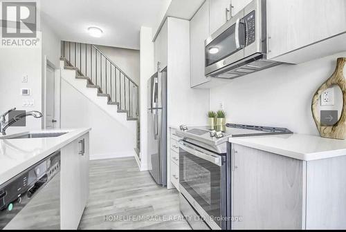 214 - 2550 Castlegate Crossing, Pickering, ON - Indoor Photo Showing Kitchen