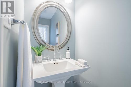 8 Campbell Drive, Uxbridge, ON - Indoor Photo Showing Bathroom