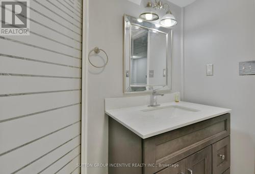 258 Dunsmore Lane, Barrie, ON - Indoor Photo Showing Bathroom