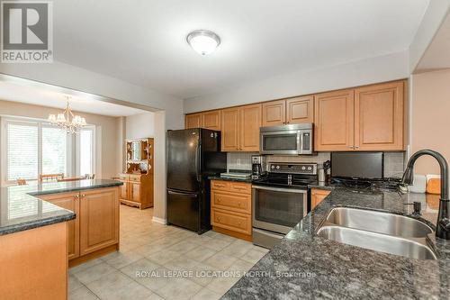 25 Masters Lane, Wasaga Beach, ON - Indoor Photo Showing Kitchen With Double Sink