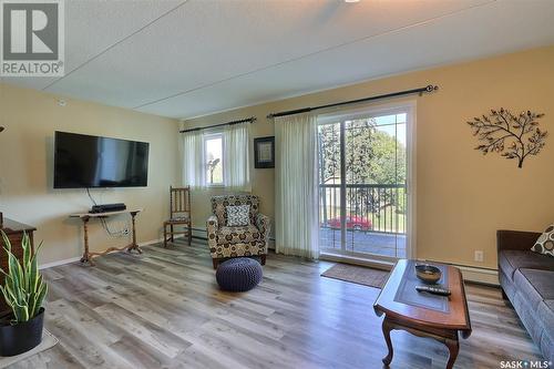 201 1 26Th Street E, Prince Albert, SK - Indoor Photo Showing Living Room