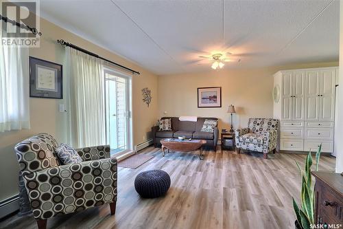 201 1 26Th Street E, Prince Albert, SK - Indoor Photo Showing Living Room