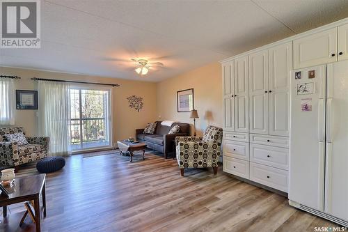 201 1 26Th Street E, Prince Albert, SK - Indoor Photo Showing Living Room