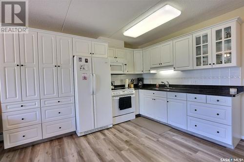 201 1 26Th Street E, Prince Albert, SK - Indoor Photo Showing Kitchen With Double Sink