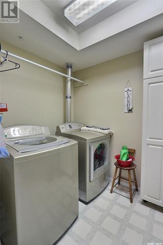 201 1 26Th Street E, Prince Albert, SK - Indoor Photo Showing Laundry Room