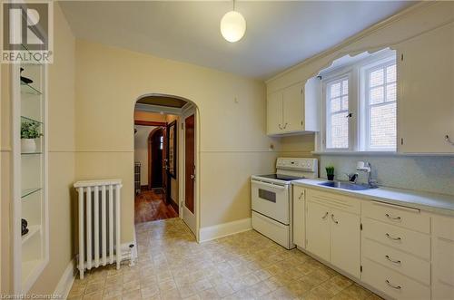 89 Stirling Avenue N, Kitchener, ON - Indoor Photo Showing Kitchen