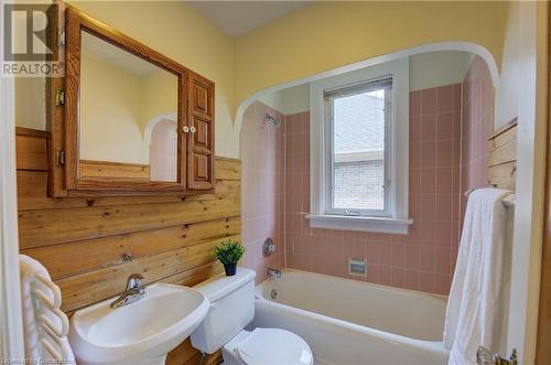 89 Stirling Avenue N, Kitchener, ON - Indoor Photo Showing Bathroom