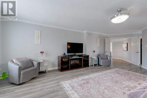 35 Lido Drive, Hamilton, ON - Indoor Photo Showing Living Room